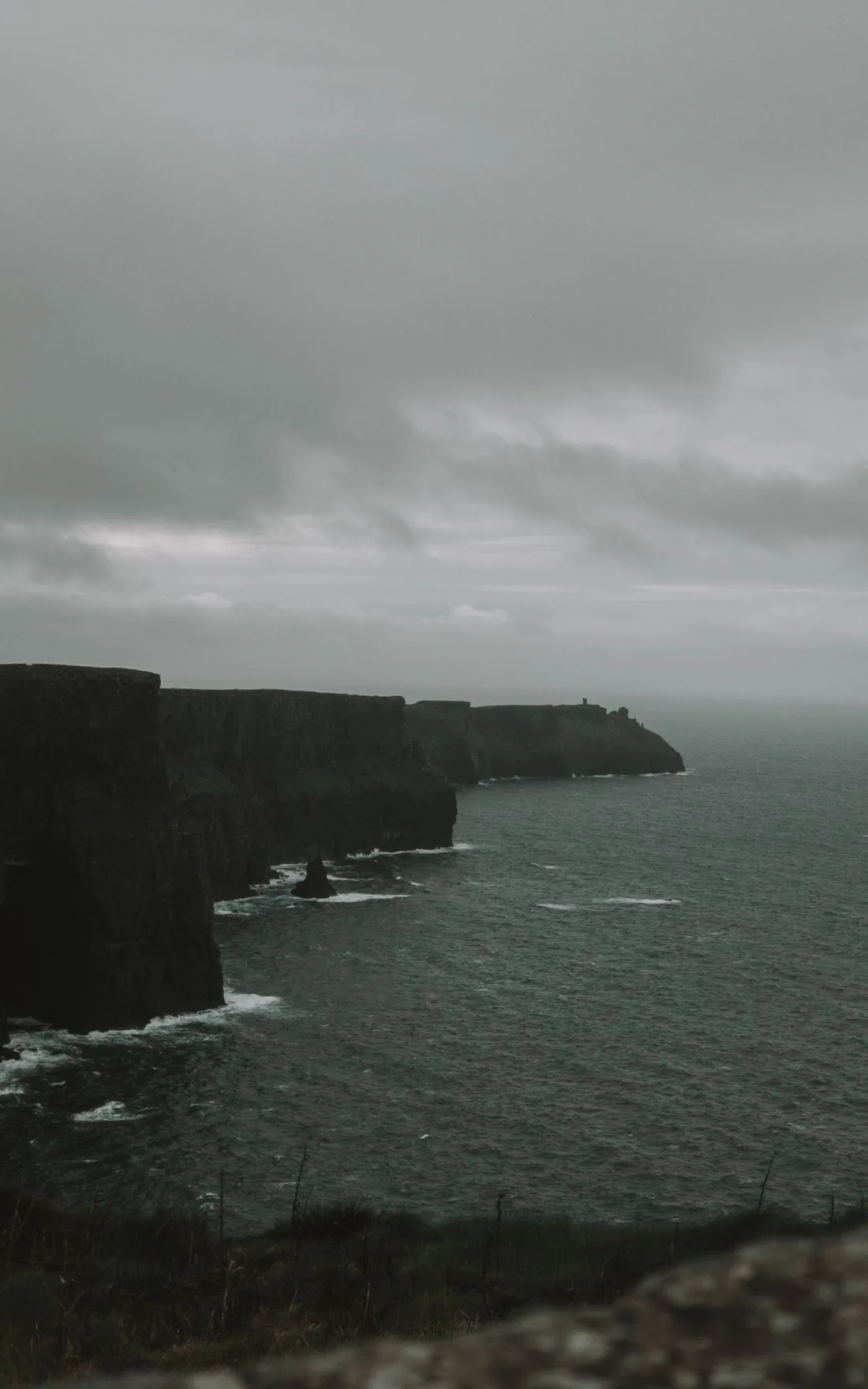 Irische Küstenlandschaft mit Blick auf den Atlantik